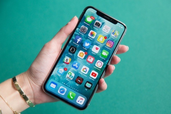 iPhone X blocks notification text by default