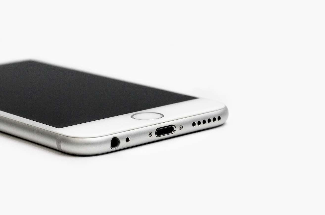 iOS 10 vai avisar quando detectar a presença de líquidos na porta Lightning