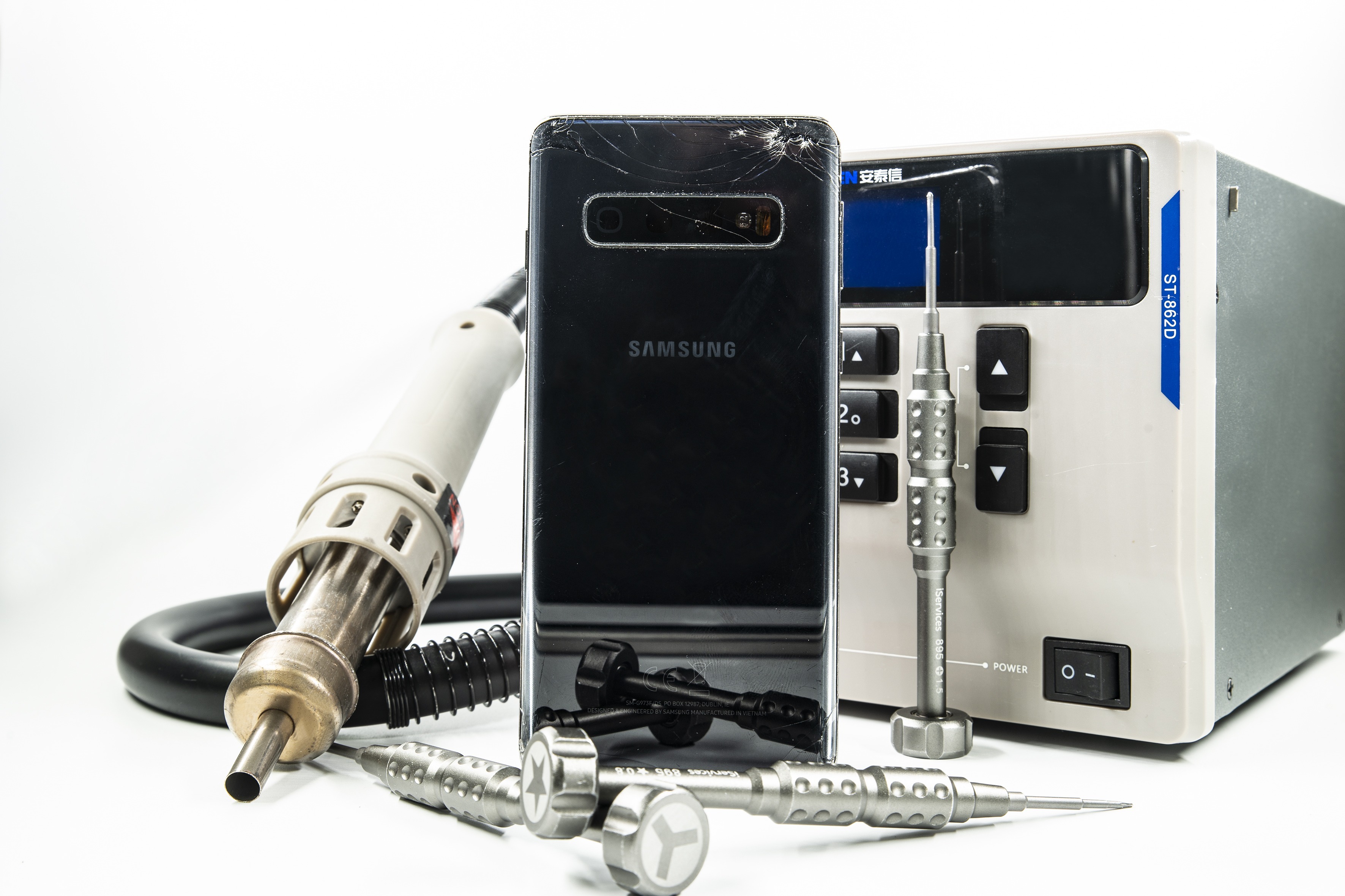 I broke my smartphone's rear camera!