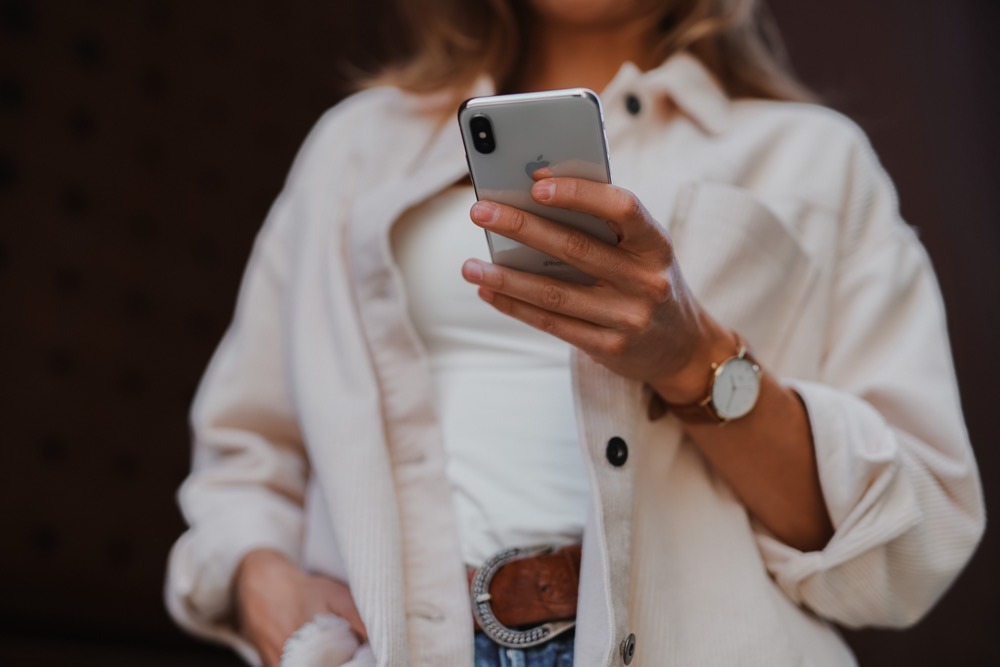 4 smartphones to celebrate International Women's Day