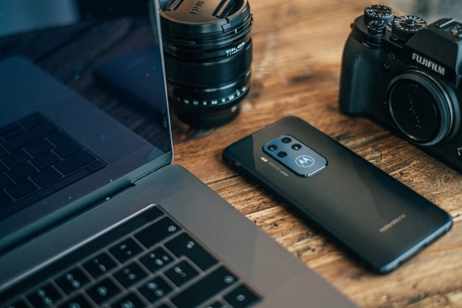 Discover the design of the new Motorola Edge 30