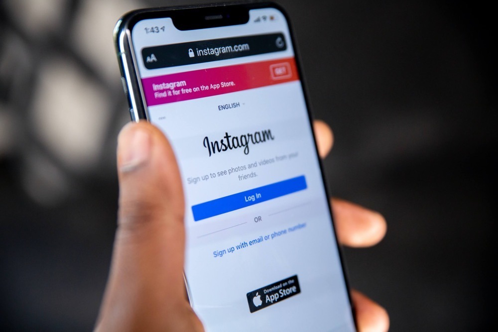 Instagram is testing the option to pin posts to the profile