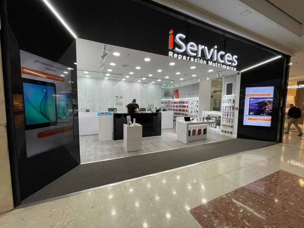 iServices opens new store in the Canaries