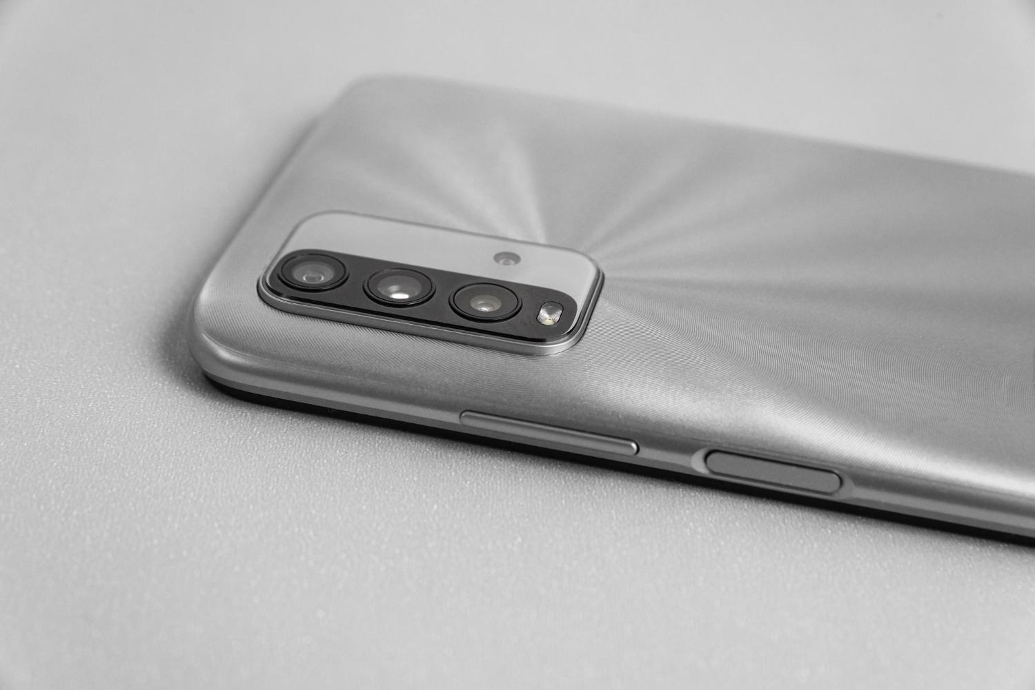 What causes cell phone buttons to malfunction?
