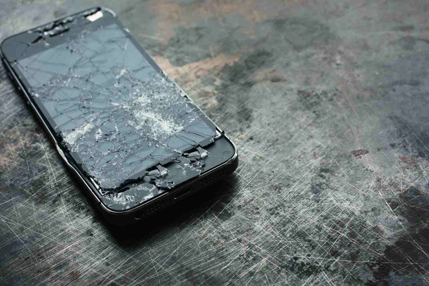 How to protect the cell phone from falls?
