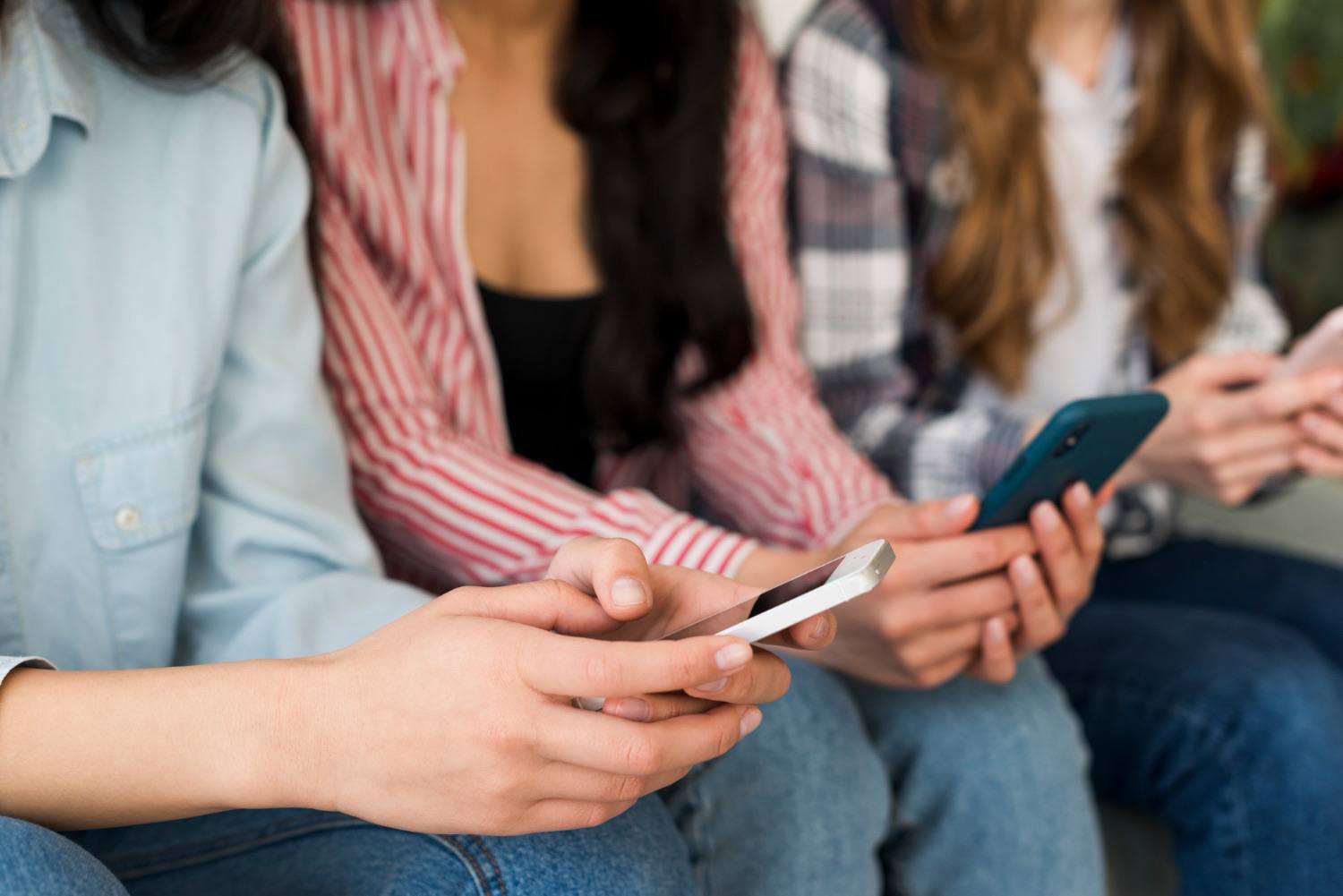 Smartphone market drops in 2023